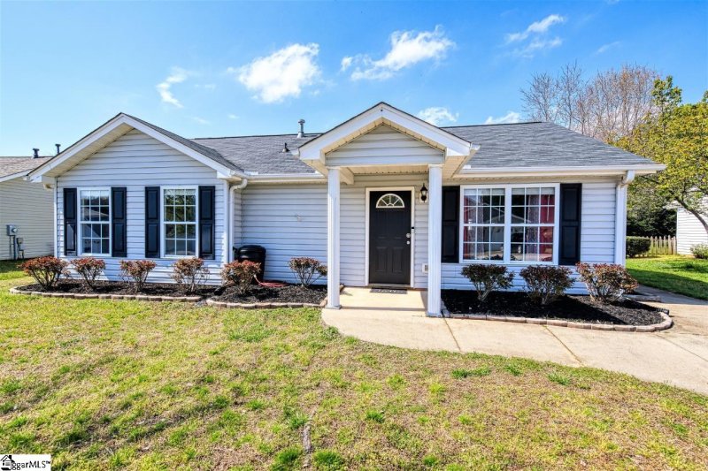 Property image 2 at 11 Fishing Run Court, Taylors, SC 29687