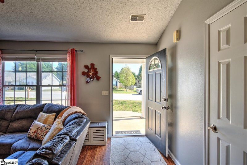 Property image 5 at 11 Fishing Run Court, Taylors, SC 29687