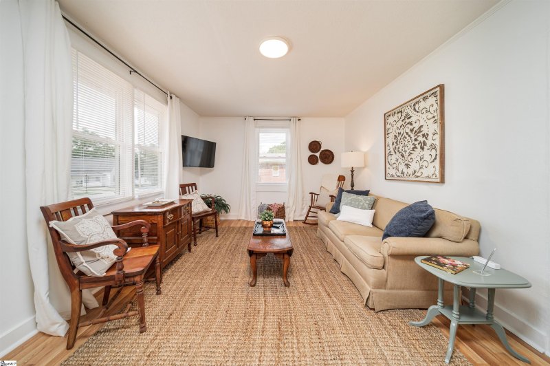 Property image 2 at 202 W 4th Avenue, Easley, SC 29640