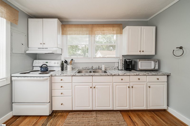 Property image 4 at 202 W 4th Avenue, Easley, SC 29640