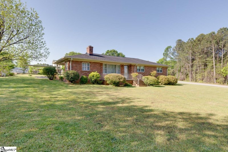 Property image 2 at 200 Sondra Avenue, Easley, SC 29642