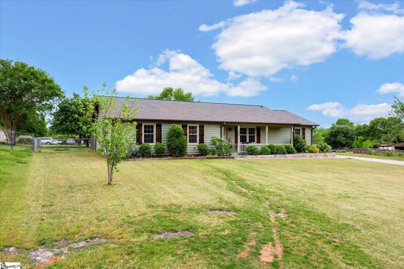 Property image 2 at 119 Greenridge Drive, Moore, SC 29369