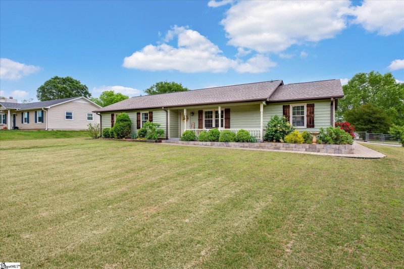 Property image 3 at 119 Greenridge Drive, Moore, SC 29369