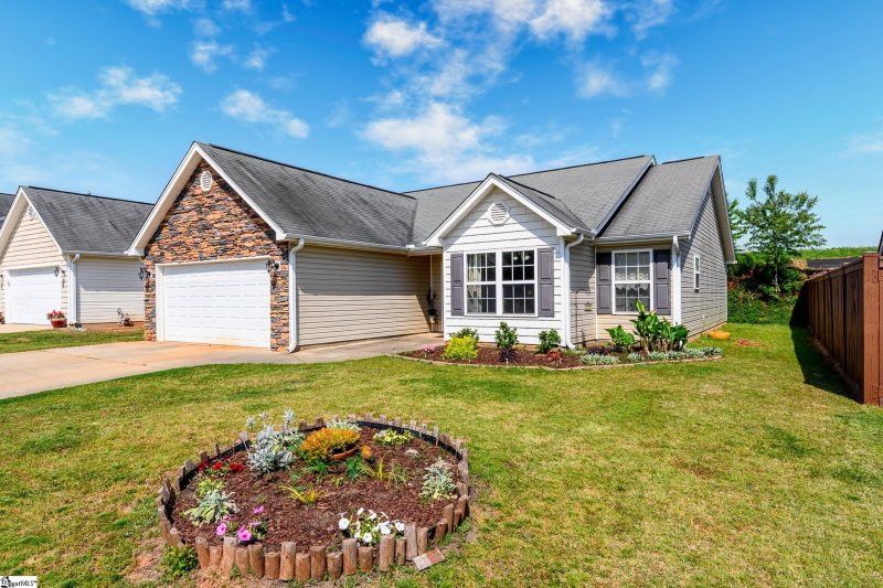 Property image 2 at 326 Rivers Edge Circle, Simpsonville, SC 29680