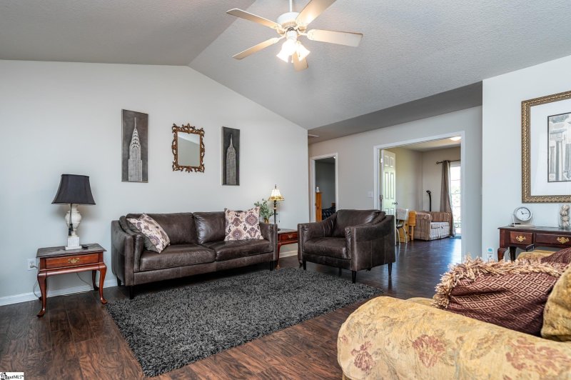 Property image 4 at 326 Rivers Edge Circle, Simpsonville, SC 29680