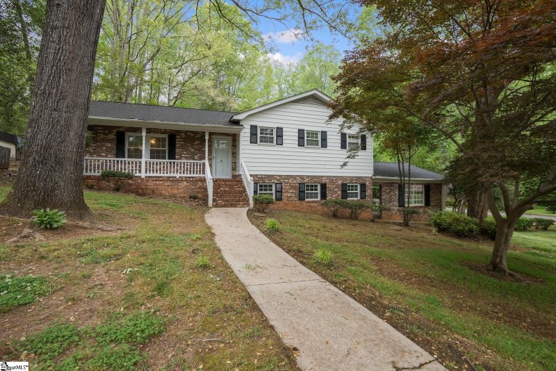 Property image 3 at 2 Rollingwood Drive, Taylors, SC 29687