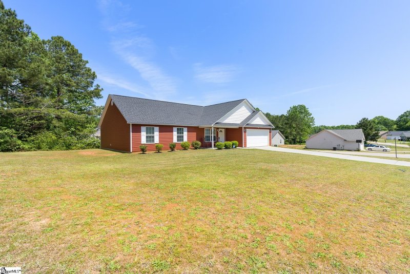 Property image 2 at 203 Amethyst Way, Laurens, SC 29360