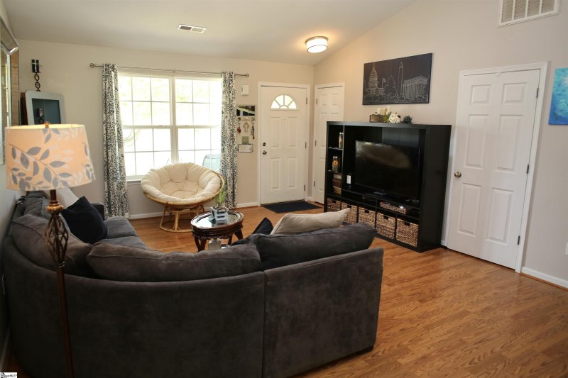 Property image 4 at 26 Spring Fellow Lane, Taylors, SC 29687