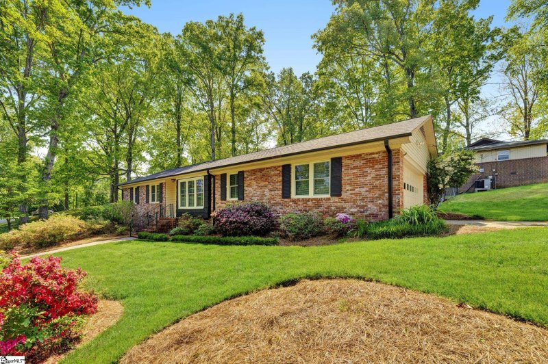 Property image 2 at 3 Hillbrook Road, Taylors, SC 29687