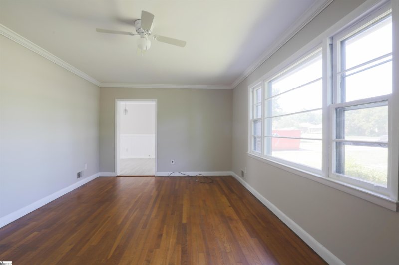 Property image 3 at 211 Midway Drive, Spartanburg, SC 29301