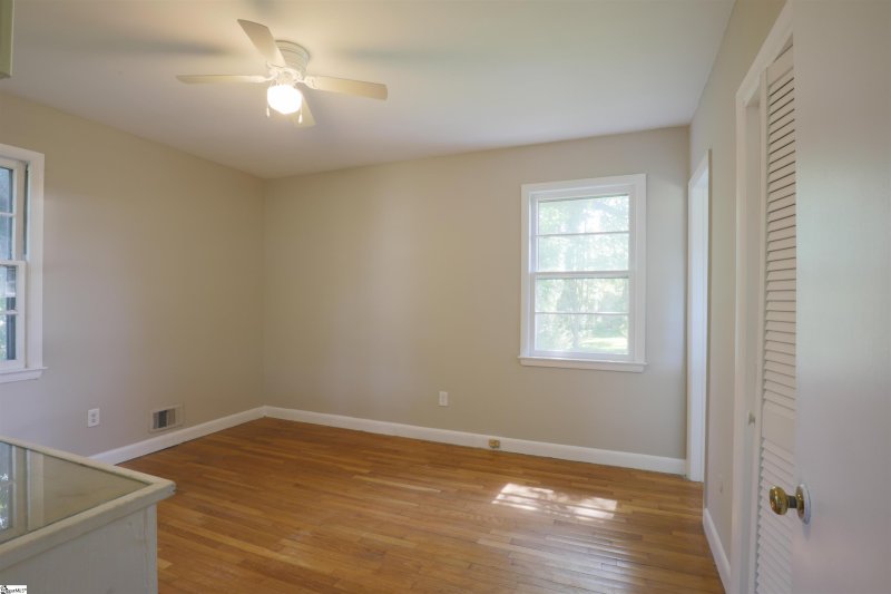 Property image 4 at 211 Midway Drive, Spartanburg, SC 29301