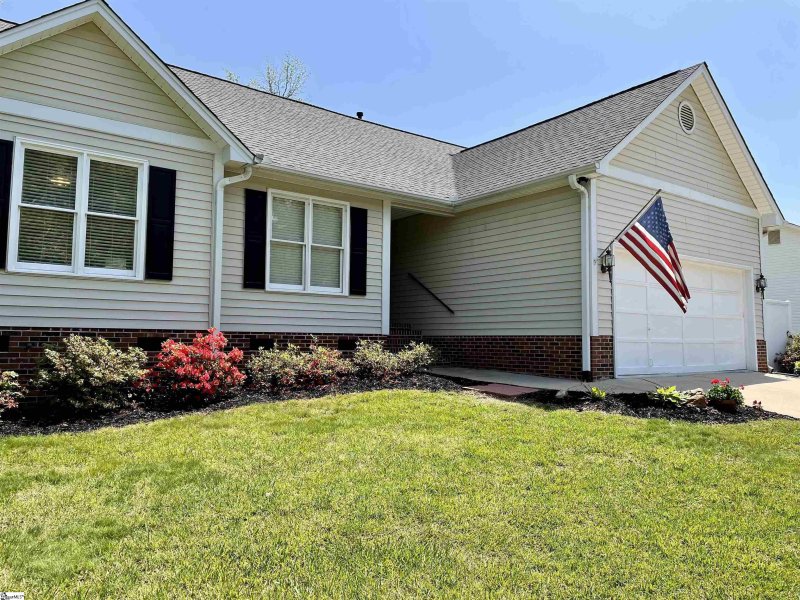 Property image 3 of 139 Hatteras Lane in Ambergate, Simpsonville, SC 29680