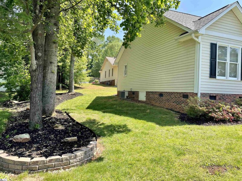 Property image 5 of 139 Hatteras Lane in Ambergate, Simpsonville, SC 29680