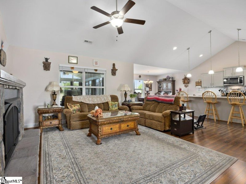 Property image 3 at 808 W Keepsake Lane, Inman, SC 29349