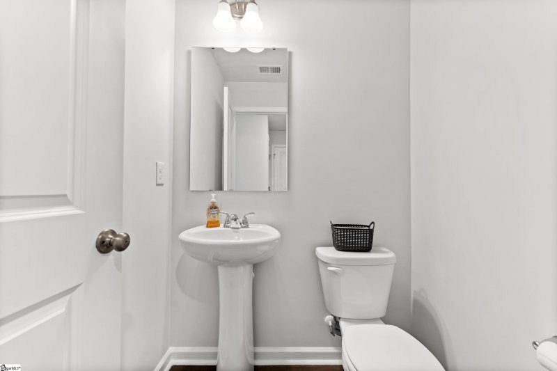 Property image 3 at 401 Grantham Court, Spartanburg, SC 29303