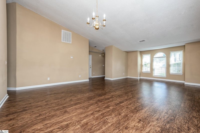 Property image 2 at 8 Stetson Court, Mauldin, SC 29662