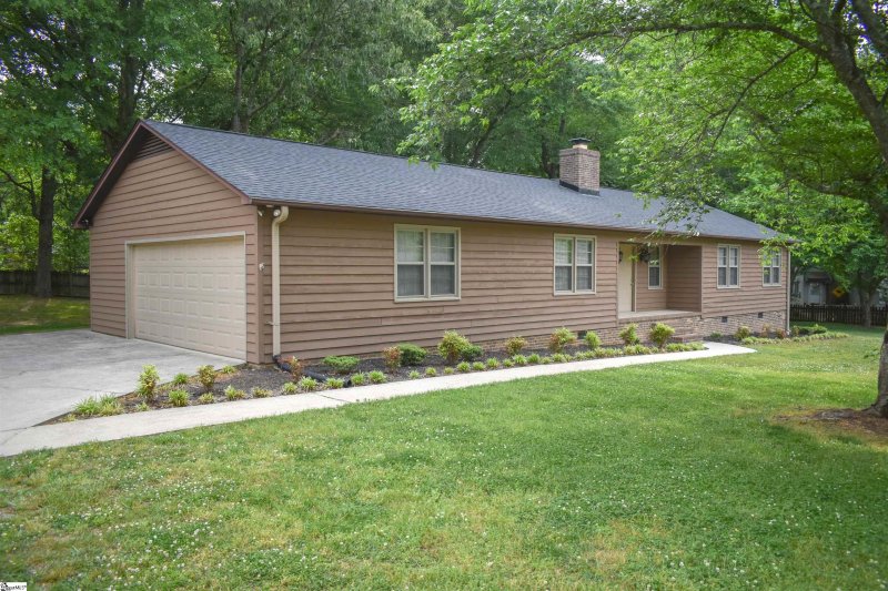 Property image 2 at 205 Woodview Drive, Taylors, SC 29687