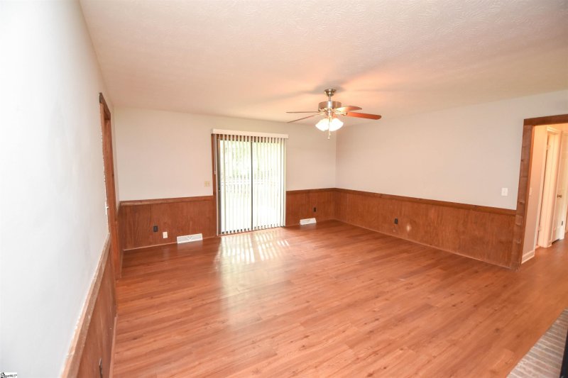 Property image 4 at 205 Woodview Drive, Taylors, SC 29687