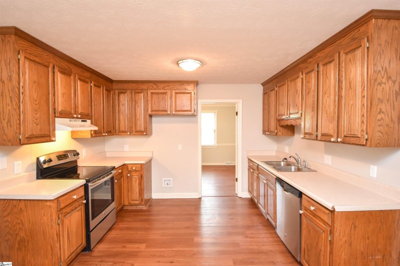 Property image 5 at 205 Woodview Drive, Taylors, SC 29687