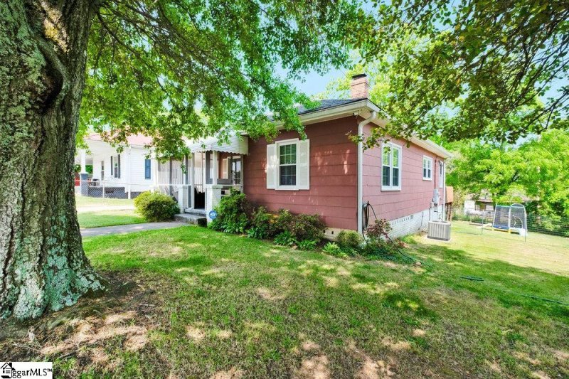 Property image 3 at 118 Park Street, Easley, SC 29640