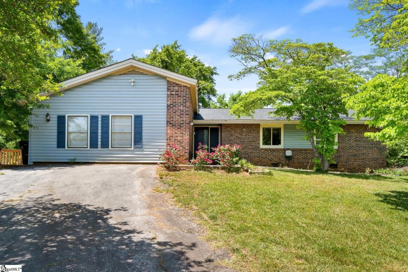 Property image 2 at 1015 Sundown Circle, Taylors, SC 29687