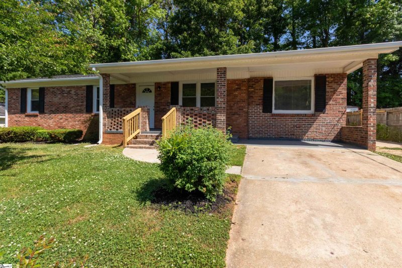 226 BLUFF Drive