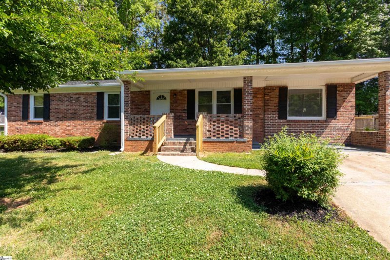 Property image 2 at 226 BLUFF Drive, Greenville, SC 29605