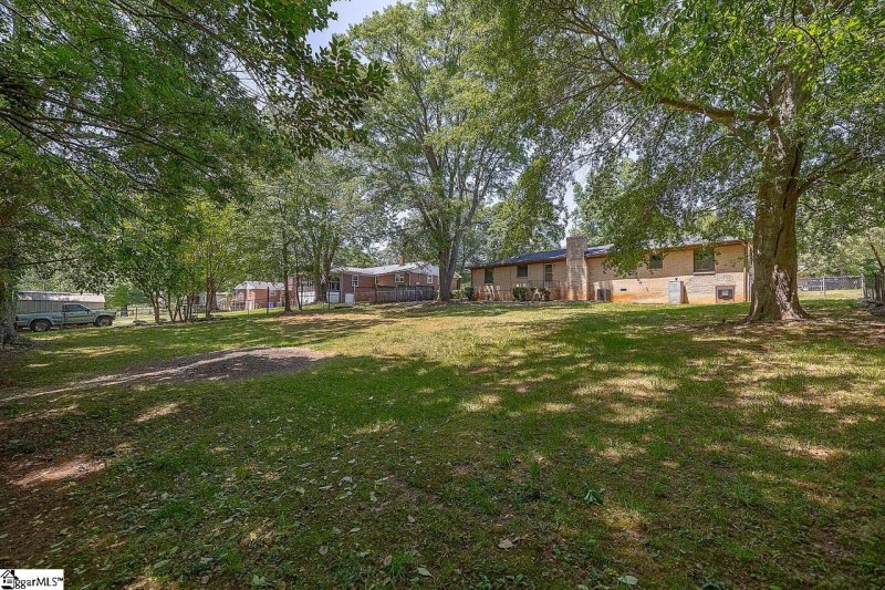 Property image 5 at 10 Alice Farr Drive, Greenville, SC 29617