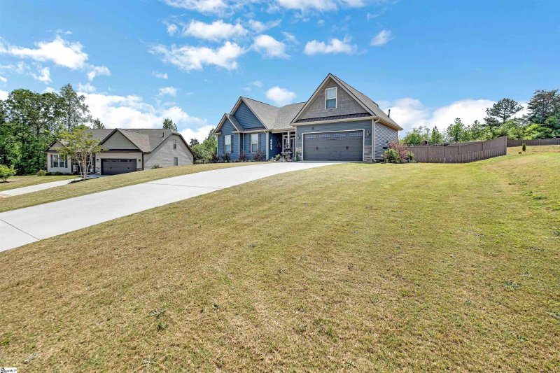 Property image 3 at 204 Spruce Creek Court, Greer, SC 29651