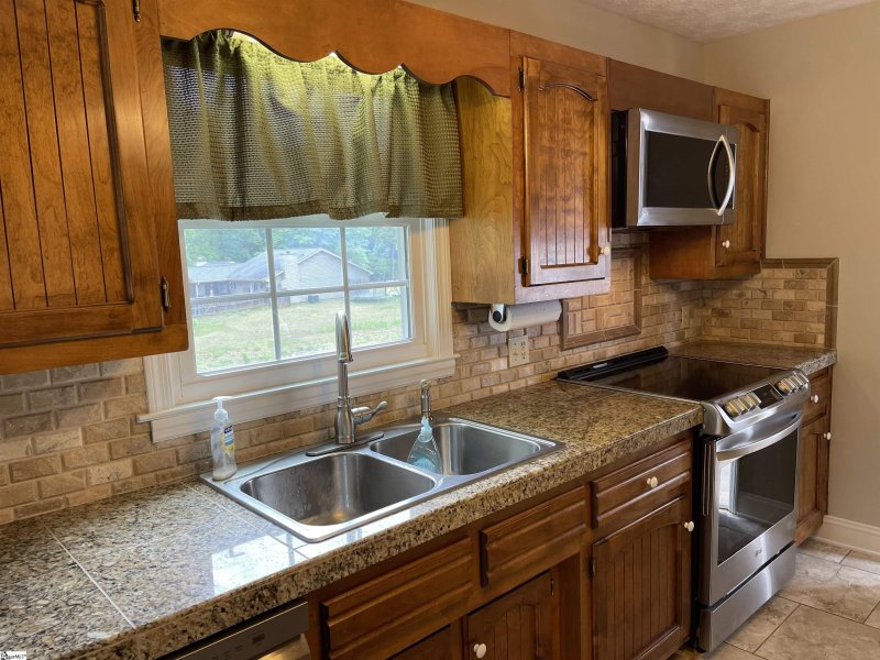 Property image 5 at 112 Chelmsford Drive, Easley, SC 29642