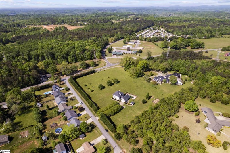 Property image 3 at 4 Richmond Drive, Greenville, SC 29617