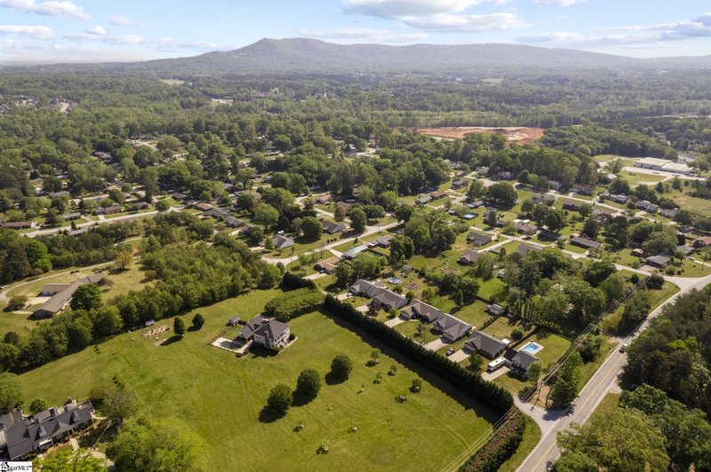 Property image 5 at 4 Richmond Drive, Greenville, SC 29617