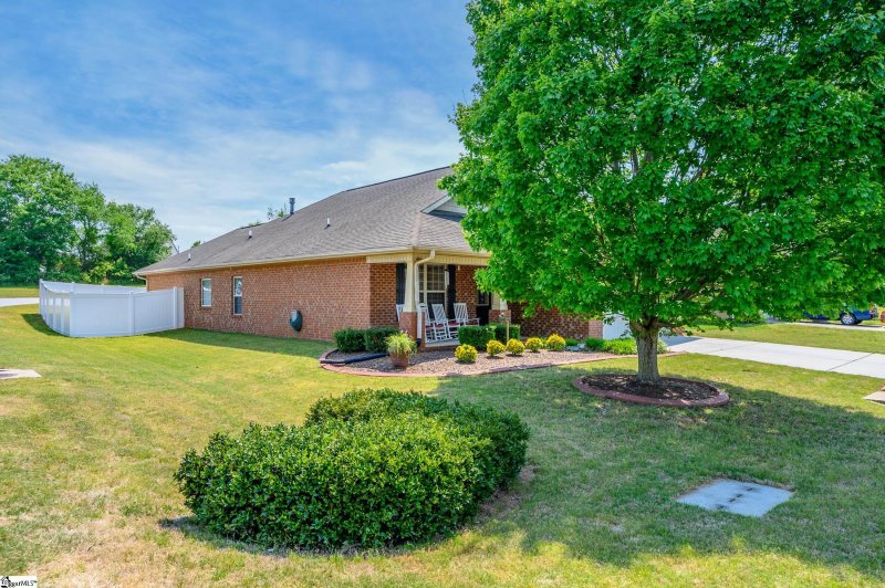 Property image 3 at 100 Reedy Springs Lane, Greenville, SC 29605
