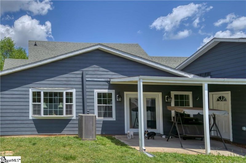 Property image 5 at 100 Carrageen Drive, Williamston, SC 29697