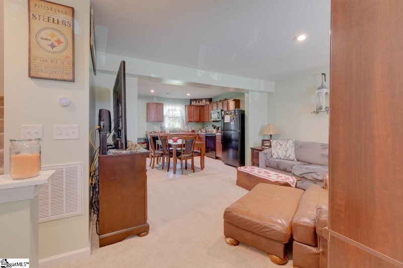 Property image 3 at 557 Hampton Townes Drive, Greenville, SC 29617