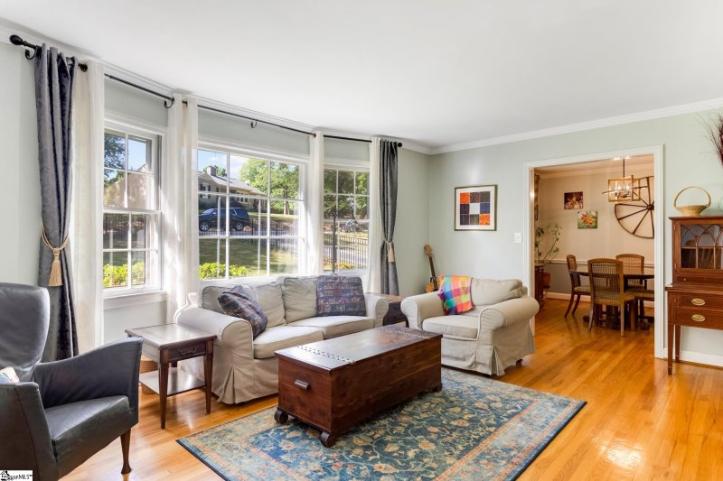 Property image 3 at 122 Dellwood Drive, Greenville, SC 29609