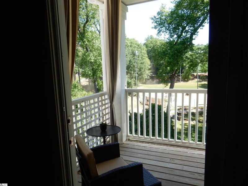 Property image 5 at 8 Edge Court, Greenville, SC 29609