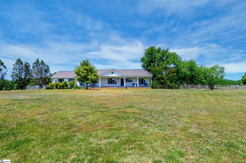 Property image 4 at 220 Ridge Way, Simpsonville, SC 29680