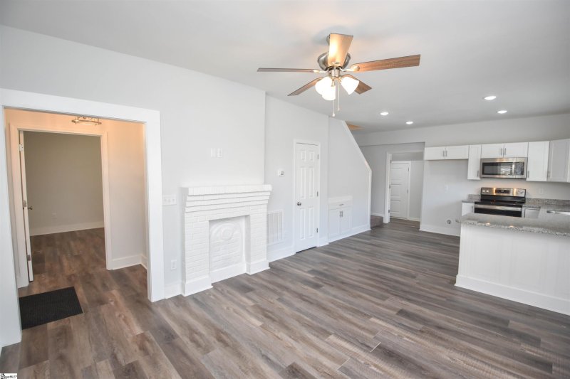 Property image 2 at 6 8th Street, Greer, SC 29651