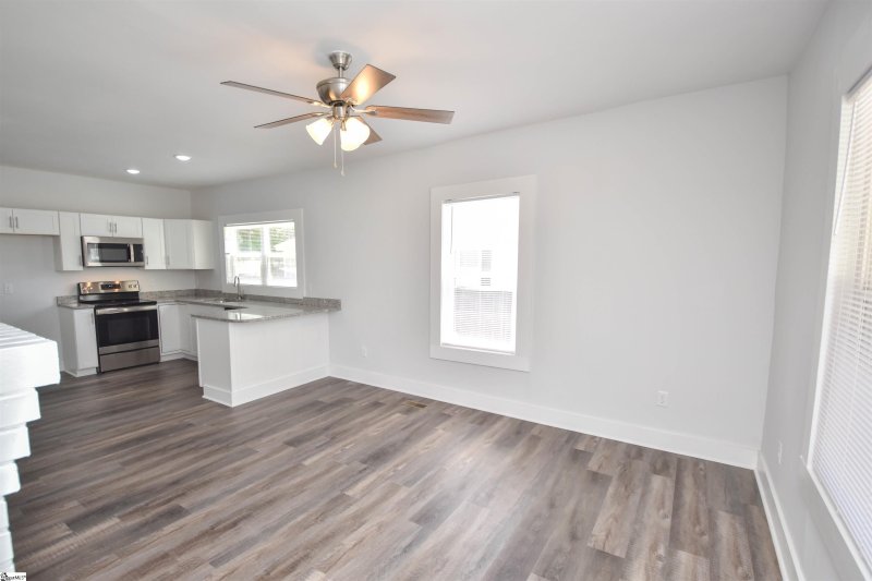 Property image 5 at 6 8th Street, Greer, SC 29651