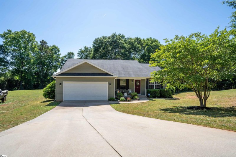 Property image 2 at 104 Lochenshire Place, Belton, SC 29627