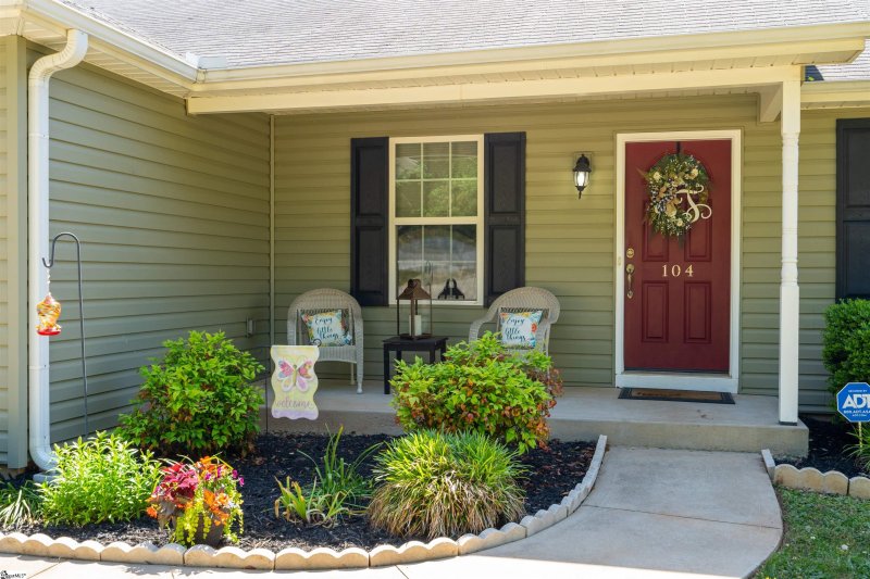 Property image 3 at 104 Lochenshire Place, Belton, SC 29627