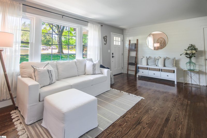 Property image 3 at 14 Hampton Court, Greenville, SC 29609