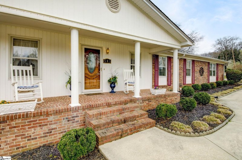 Property image 2 at 501 Confederate Circle, Taylors, SC 29687