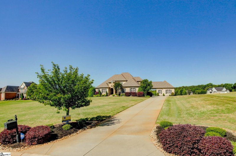 Property image 2 at 102 Lazy Willow Court, Williamston, SC 29687