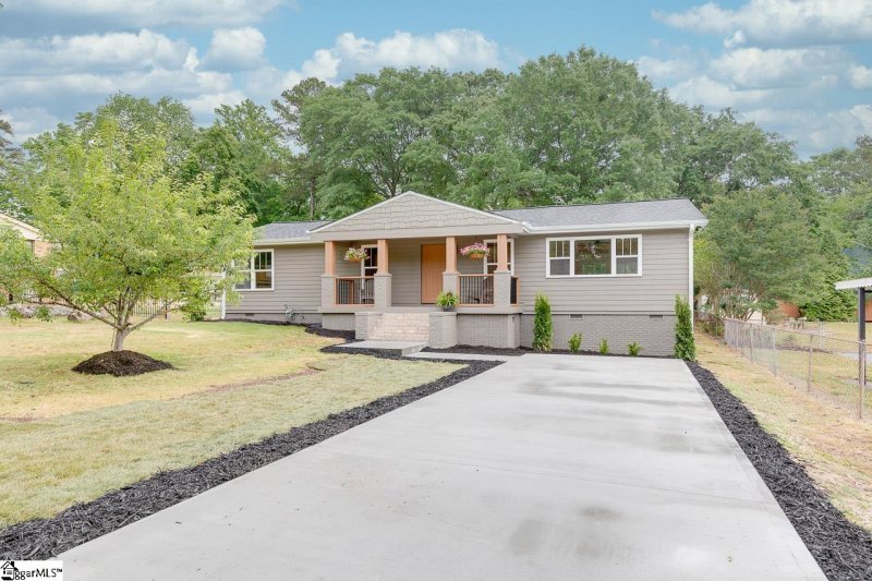 Property image 2 at 7 Cardinal Drive, Taylors, SC 29687