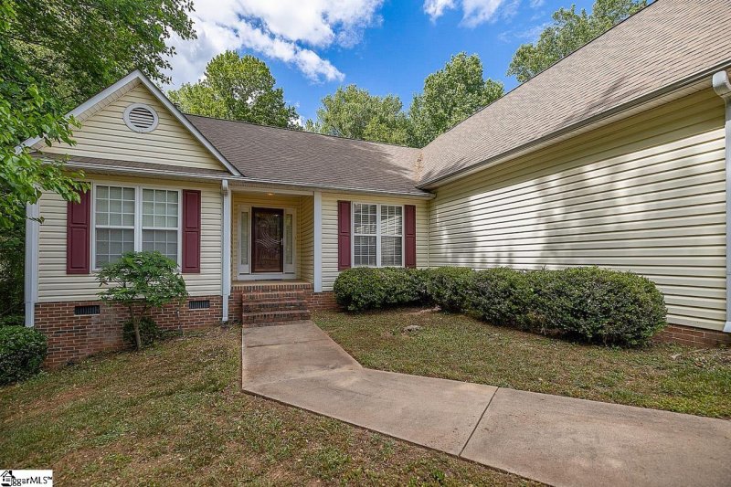 Property image 2 at 315 N Autumn Crest Place, Taylors, SC 29687