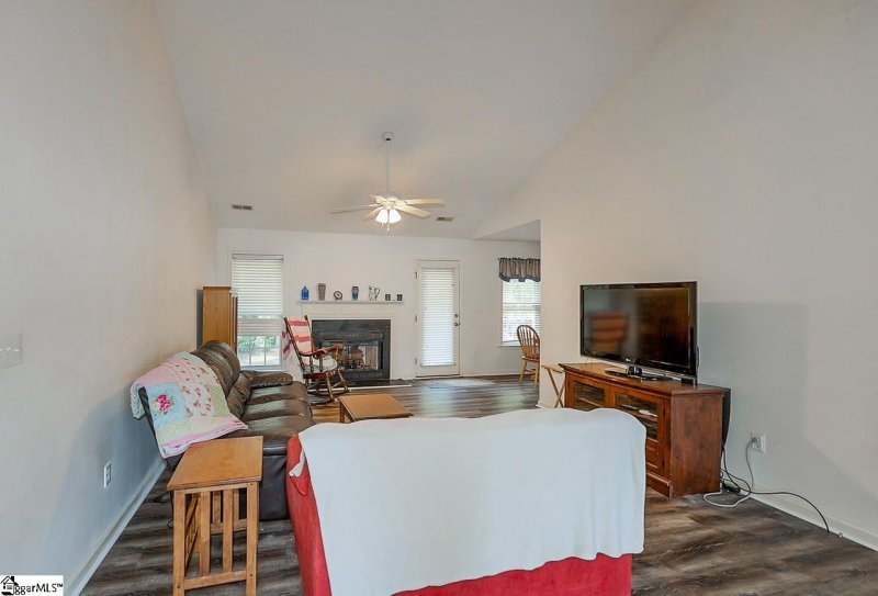 Property image 3 at 315 N Autumn Crest Place, Taylors, SC 29687