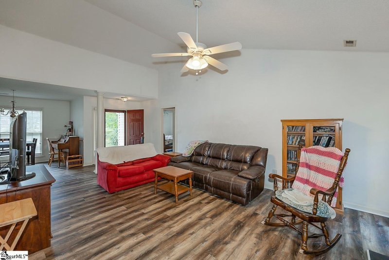 Property image 4 at 315 N Autumn Crest Place, Taylors, SC 29687