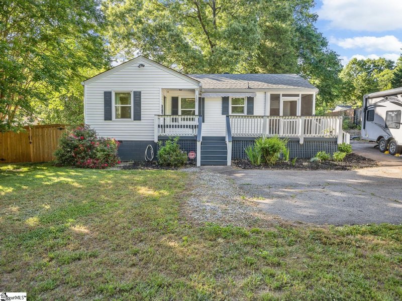 Property image 2 at 112 Columbia Circle, Greenville, SC 29607